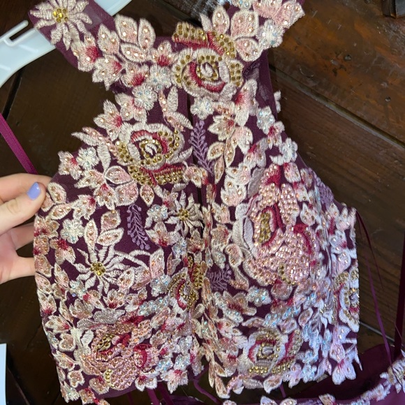 Only worn once and looks brand new!! - Picture 5 of 8